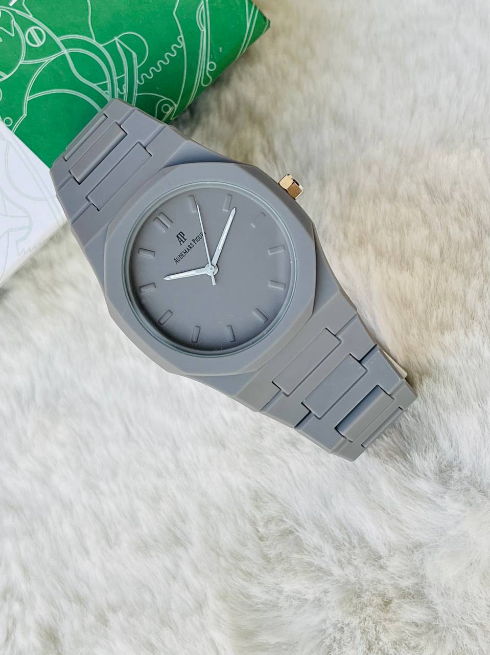 Audemars Piguet - carbon Gray