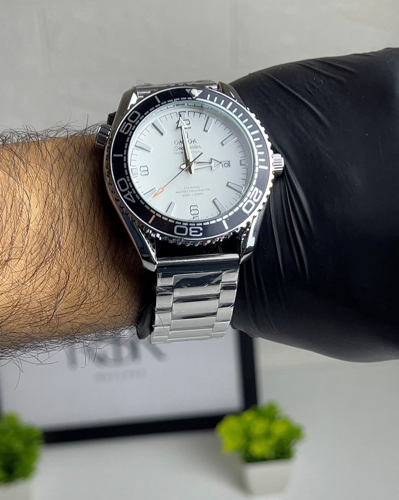 Omega Seamaster - white
