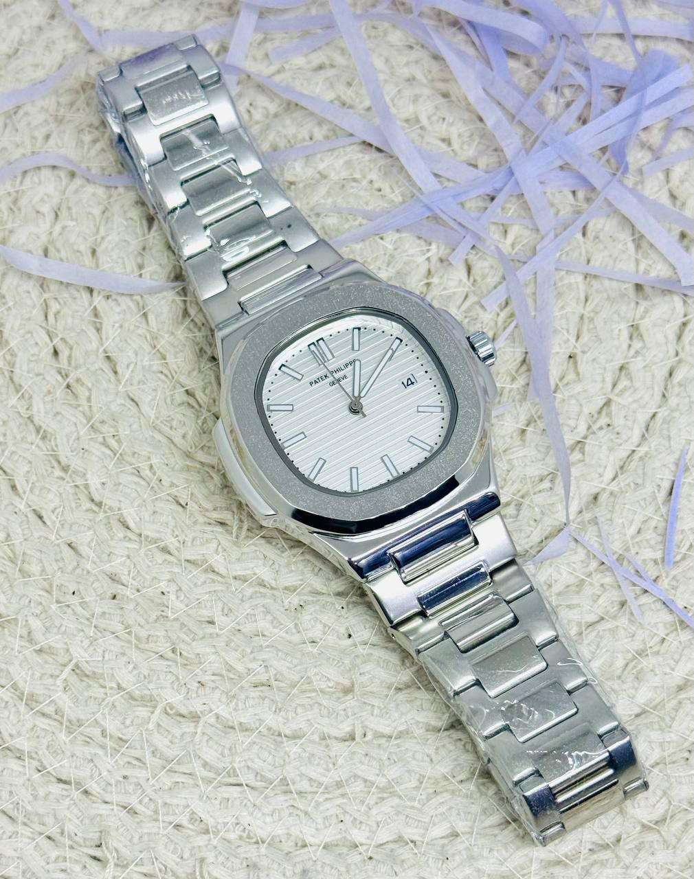 Patek Philippe Nautilus semi automatic - white